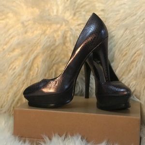 Guess High heel pump